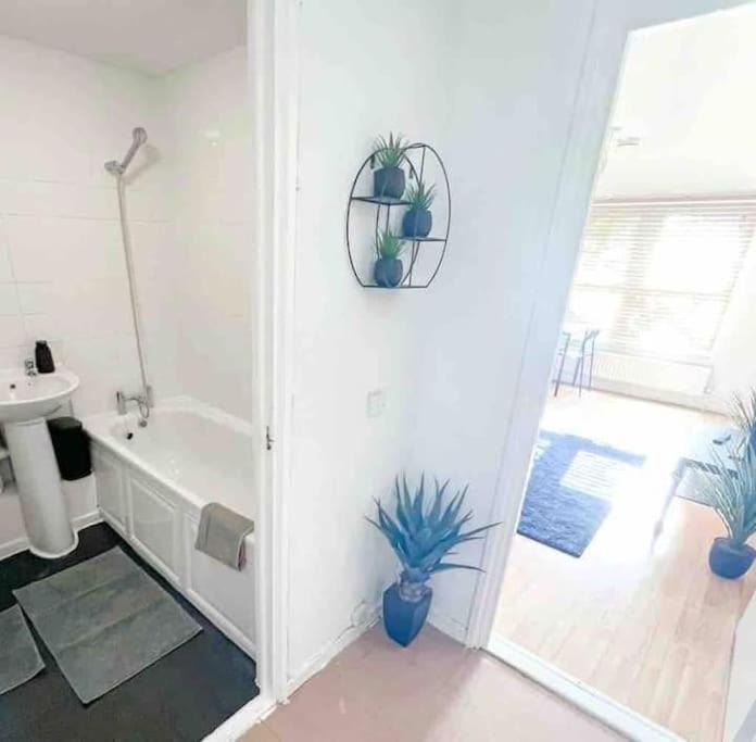 Spacious Two Bedroom Flat London Eksteriør bilde